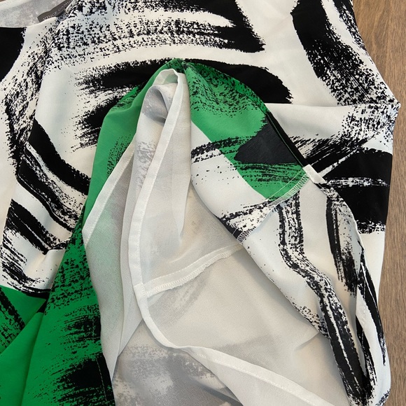 Green, Black and White Sleeveless Top - Picture 4 of 9